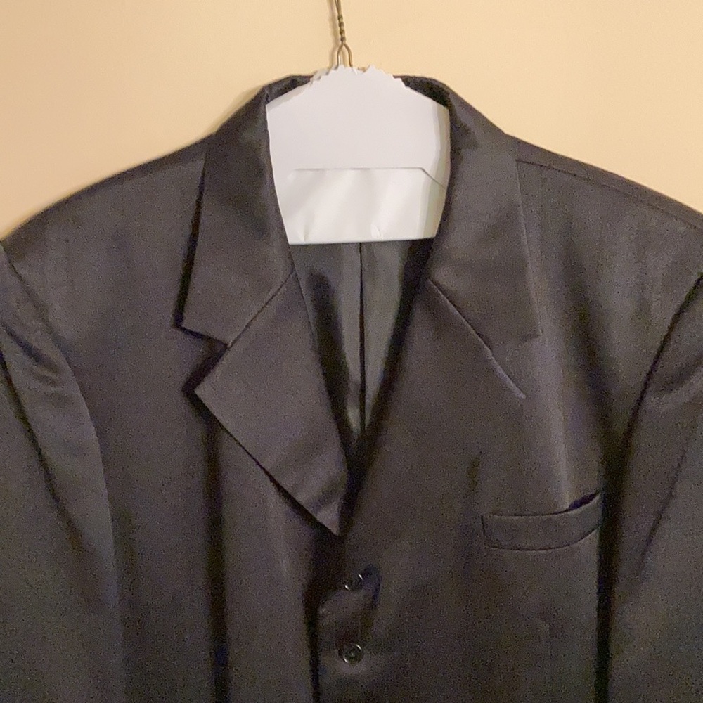 Gorgeous Black on Black Pinstripe Jacket w/matching Slacks and Shirt Top Hat tie - Picture 4 of 13
